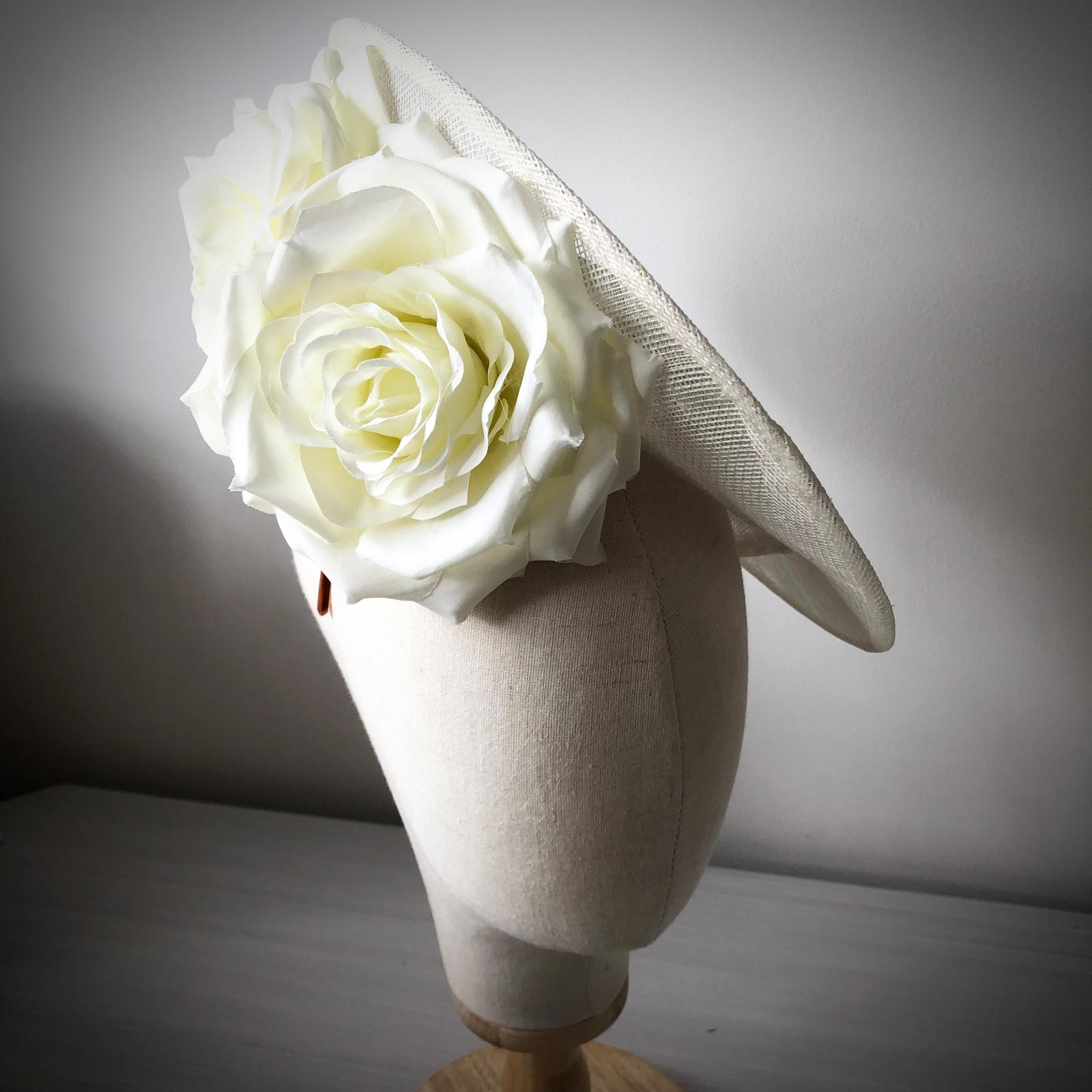 Fascinator Disc Cream Oval Scalloped Large Roses MHB06 - The Milliner's Hat Box